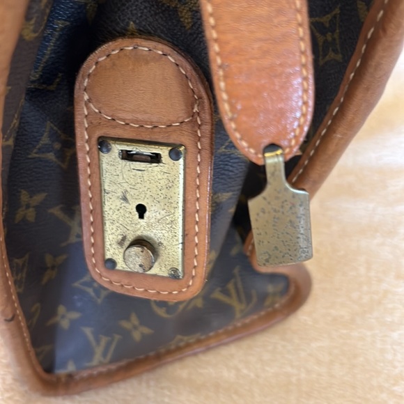 Louis Vuitton Travel Bag. - Picture 11 of 12